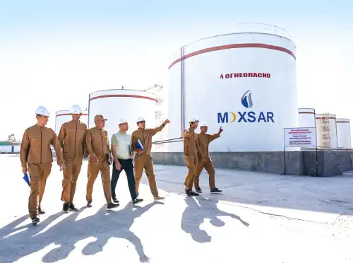 Client of the Turonbank's founded the Moxsar brand